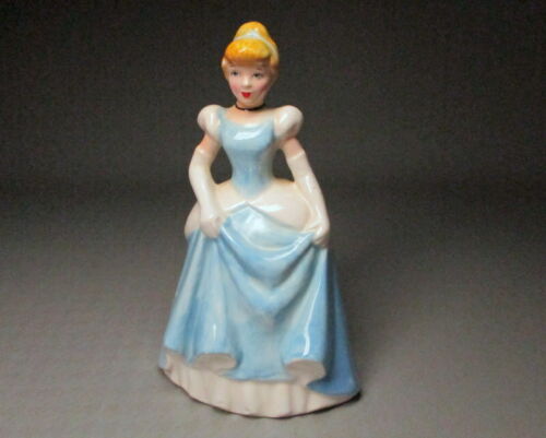 Walt Disney Cinderella Figurine , Made In Japan (8137)