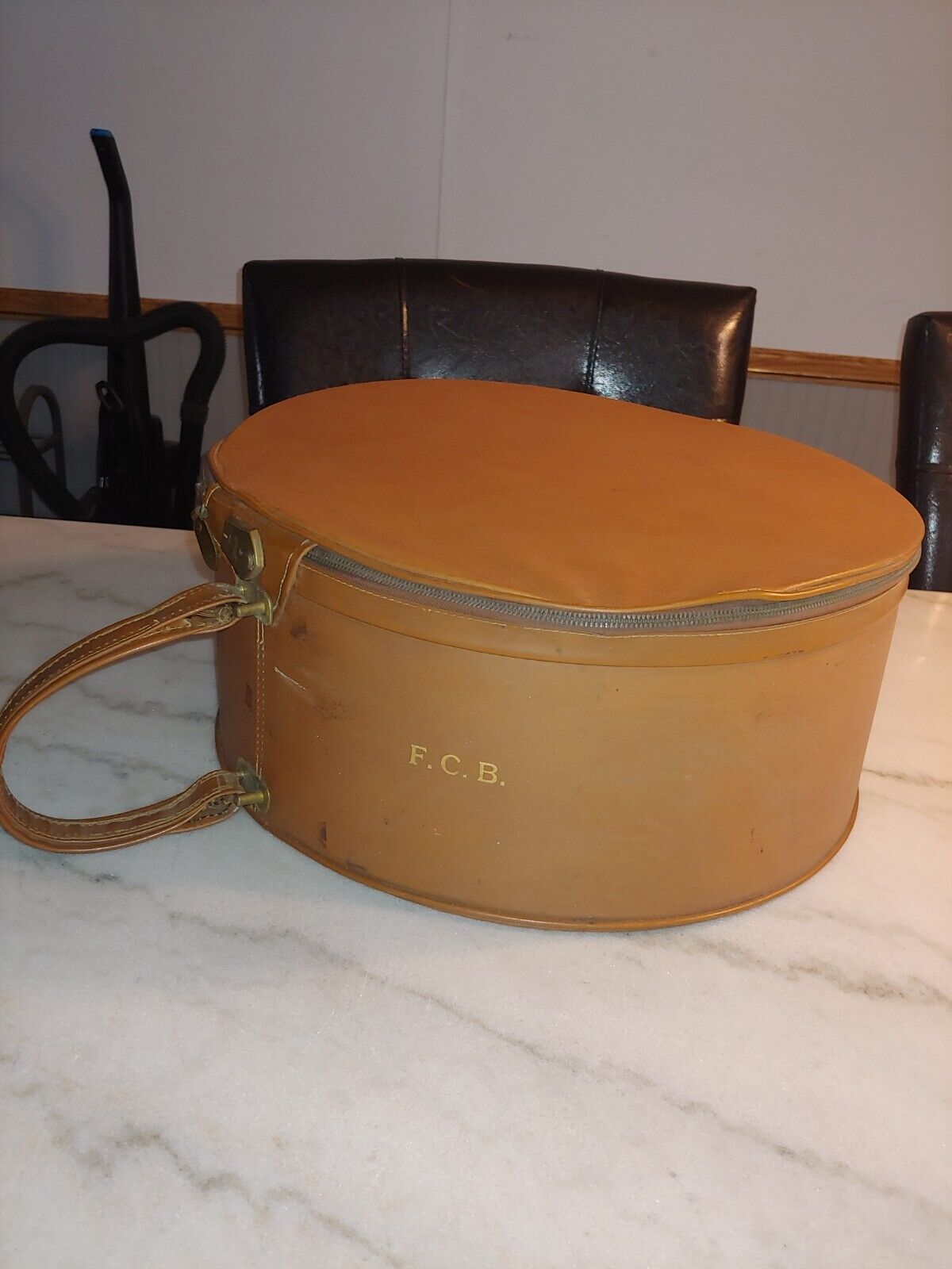 Vintage"lark" Brown Hat Box Round Zippered Travel Case Luggage F.c.b