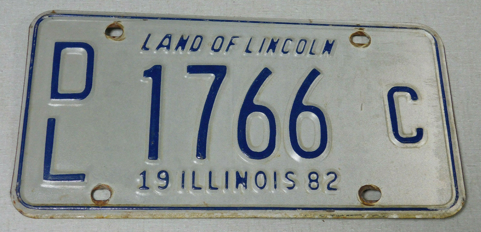 1982 Illinois Dealer License Plate